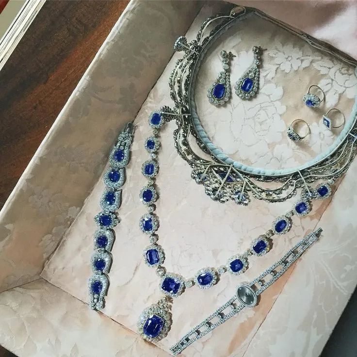 羡慕英王室“传家宝”数不胜数？学会这几招，你的珠宝盒也能常戴常新