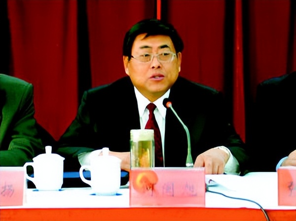 安徽“好色省长”何闽旭：敛财800万，*养包**姐妹花，上任九天被捕