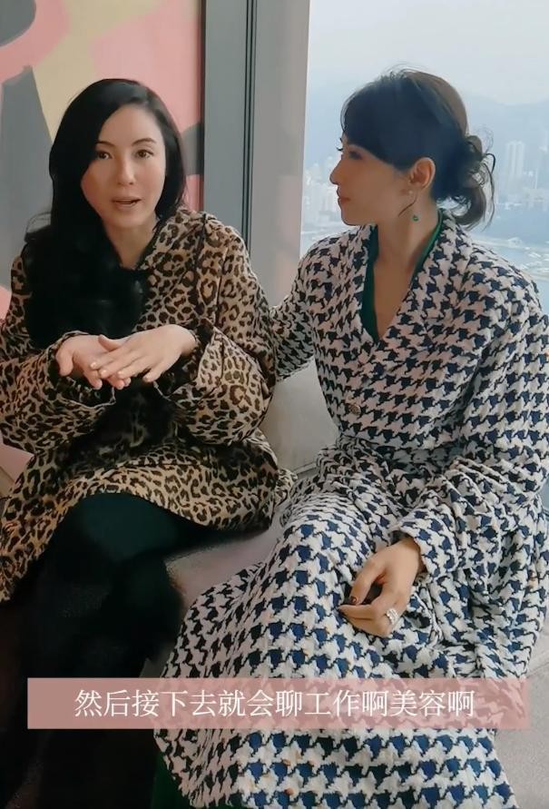 黎姿同框张柏芝，才知道啥叫高级，千鸟格大衣显出贵妇气场