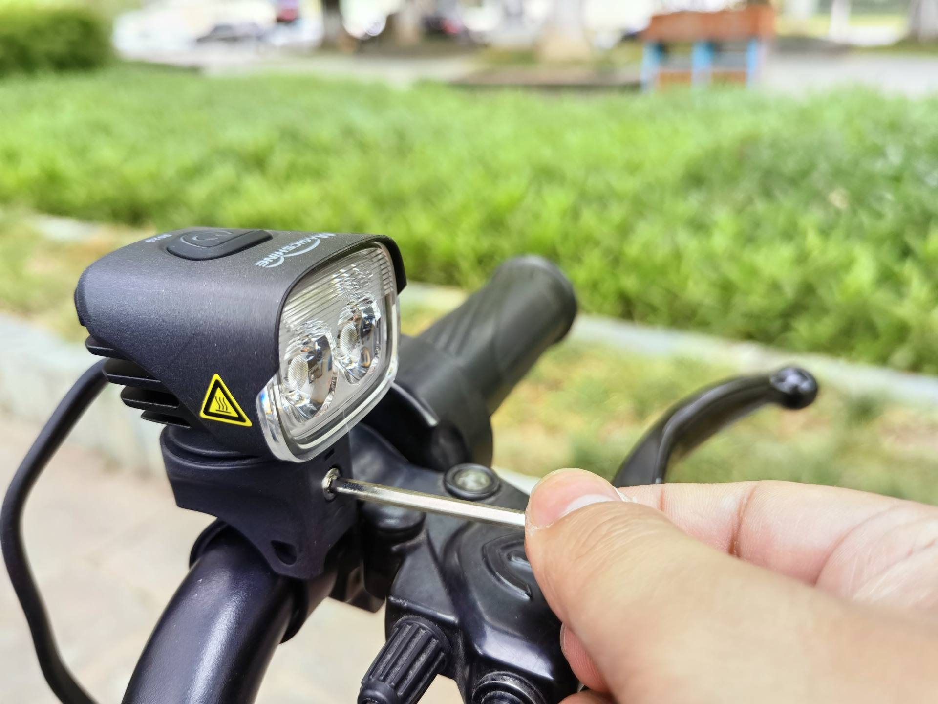 3000流明自行车夜骑灯,迈极炫rn3000与mj902s