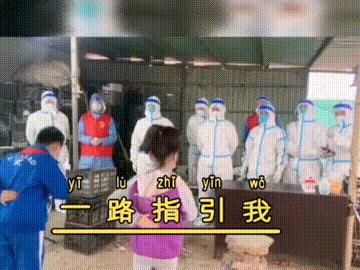 神鸟关注|感恩还是蹭流量?“萌娃”给“大白”跳舞致谢引争议