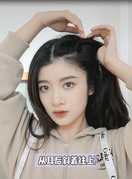 别再披头散发了教你一招秒变女神,今年别再披头散发了三款减龄发型