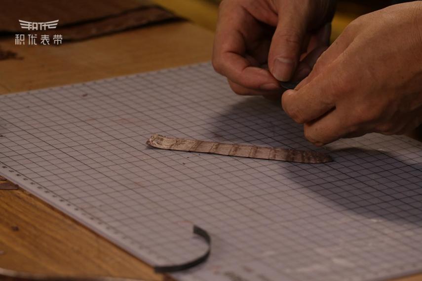 鳄鱼皮表带双面的好还是单面的好,你所不知道的鳄鱼皮表带