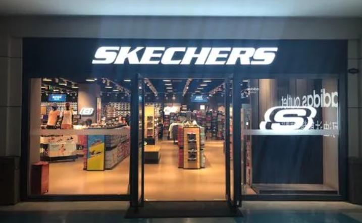 年入27亿！被群嘲“地摊货”的老字号，对自己下了狠手