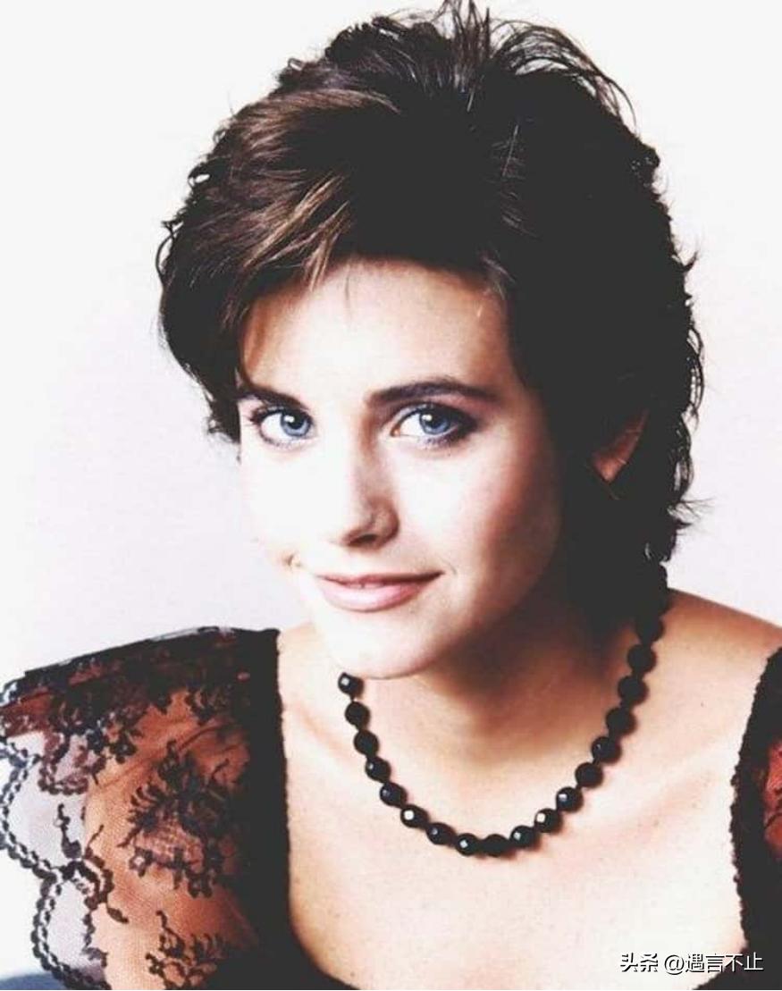 后悔整容，只恋爱不结婚，她才不是那个争强好胜的莫妮卡