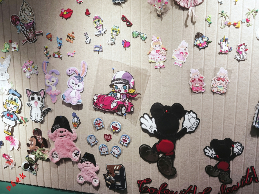 太原哪里有大型自选型服装店,太原购物商场服装定做