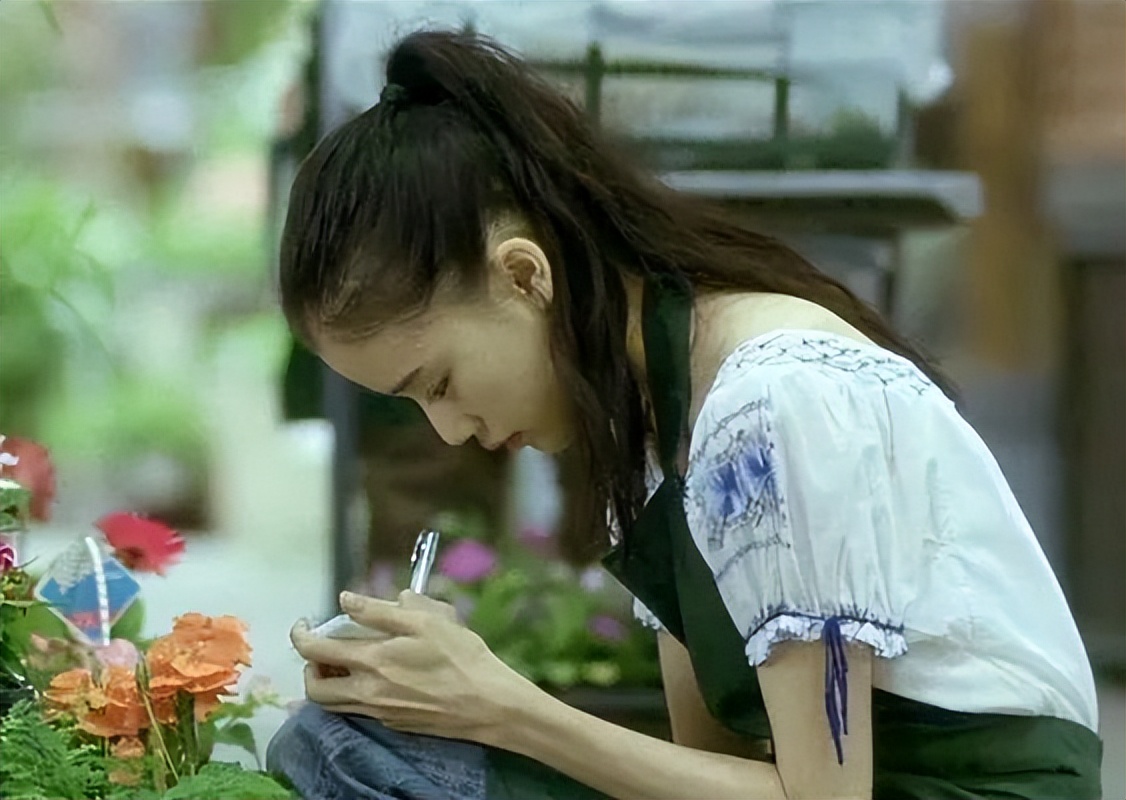 弟弟和大叔谈恋爱的对比,和大叔谈恋爱真的幸福吗