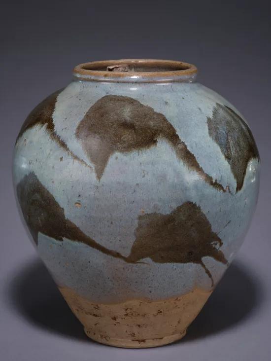 一抹飞青，如灵鱼跃渊