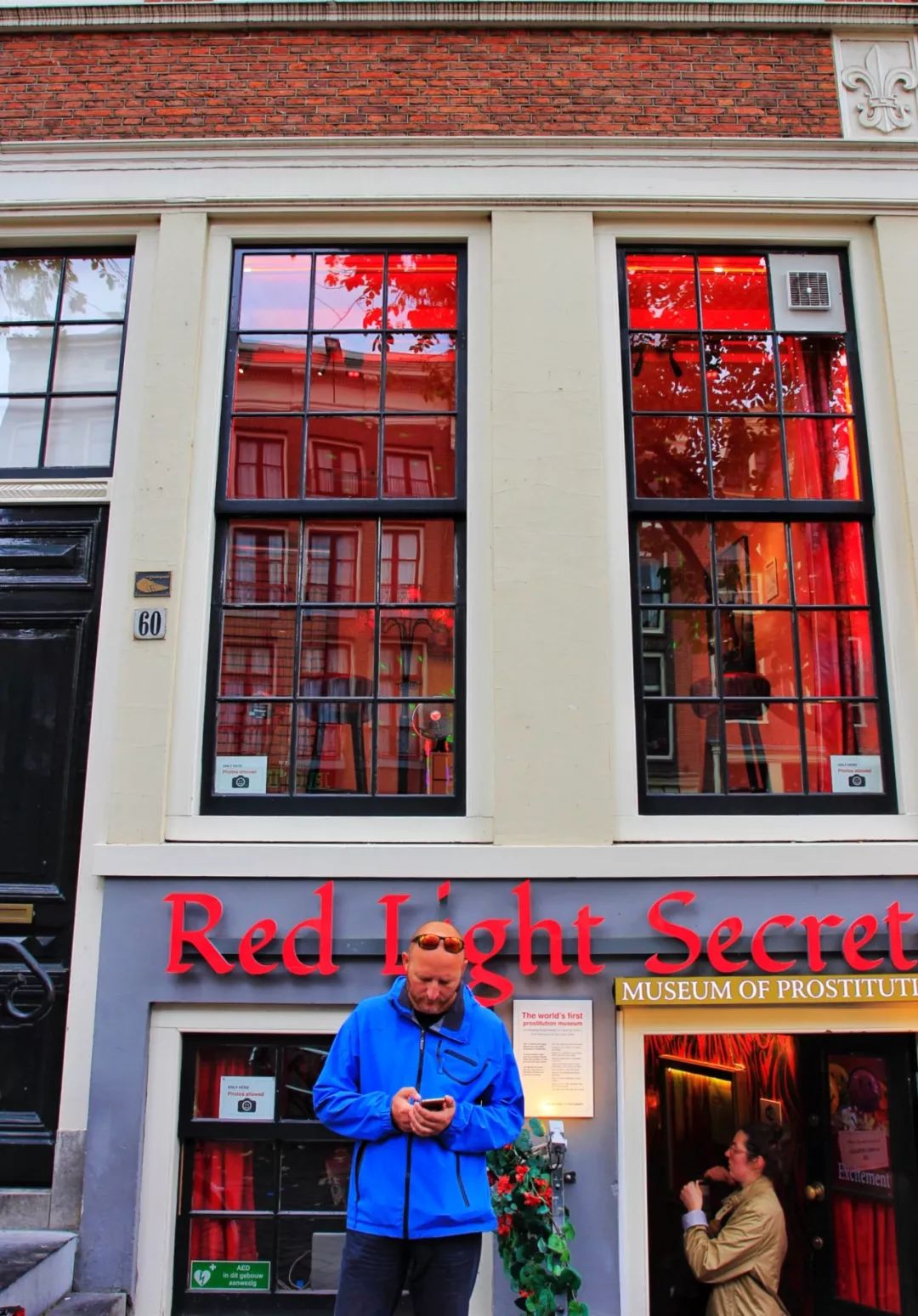 开车去欧洲第23集:在阿姆斯特丹*灯区红**,2名荷兰壮汉挑衅被我怼