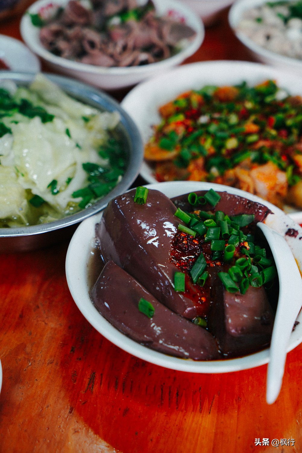 回家后想念地方美食,乐山一日游必吃攻略