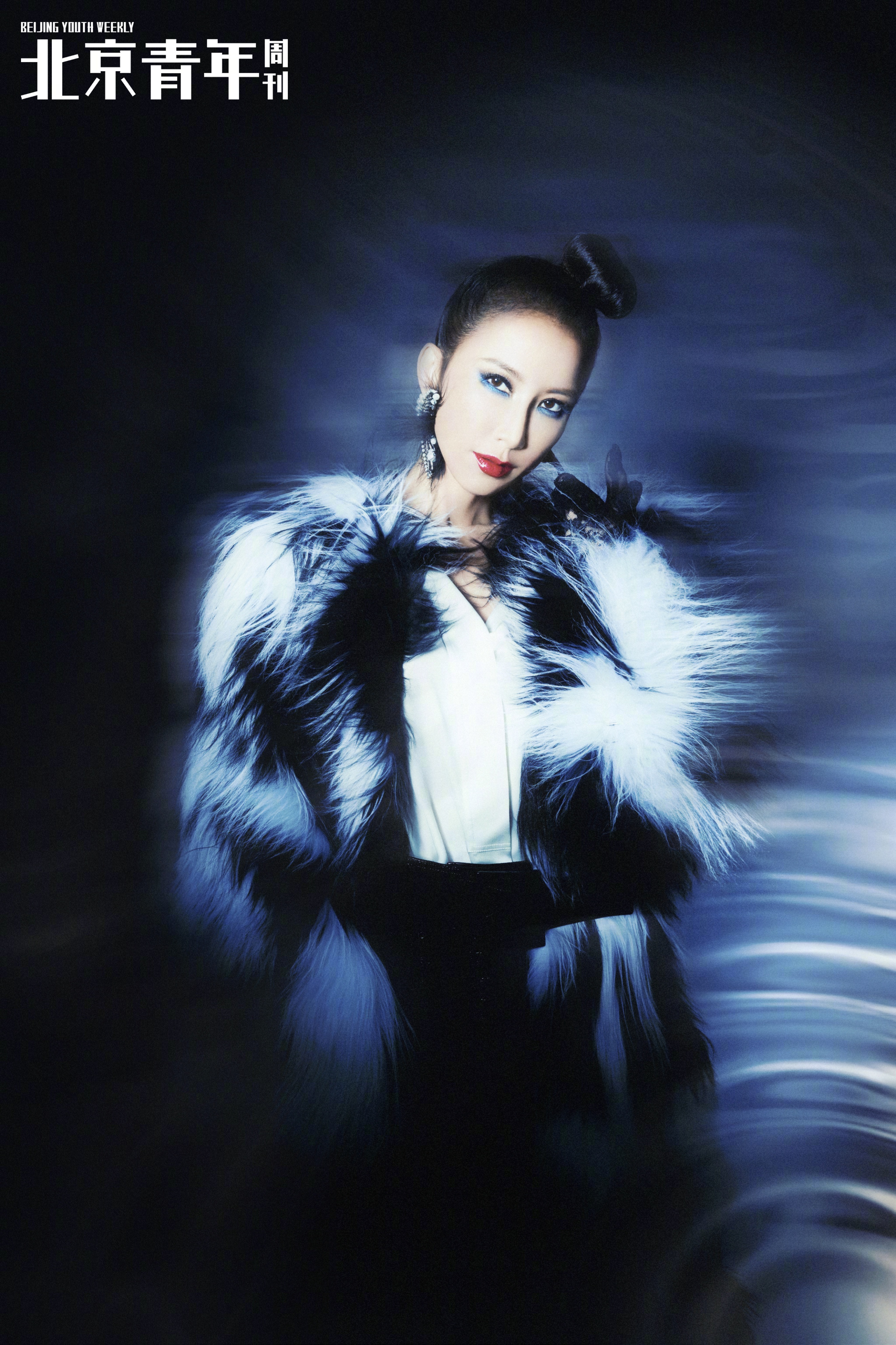 童瑶烟熏妆容,童瑶蓝紫色眼妆