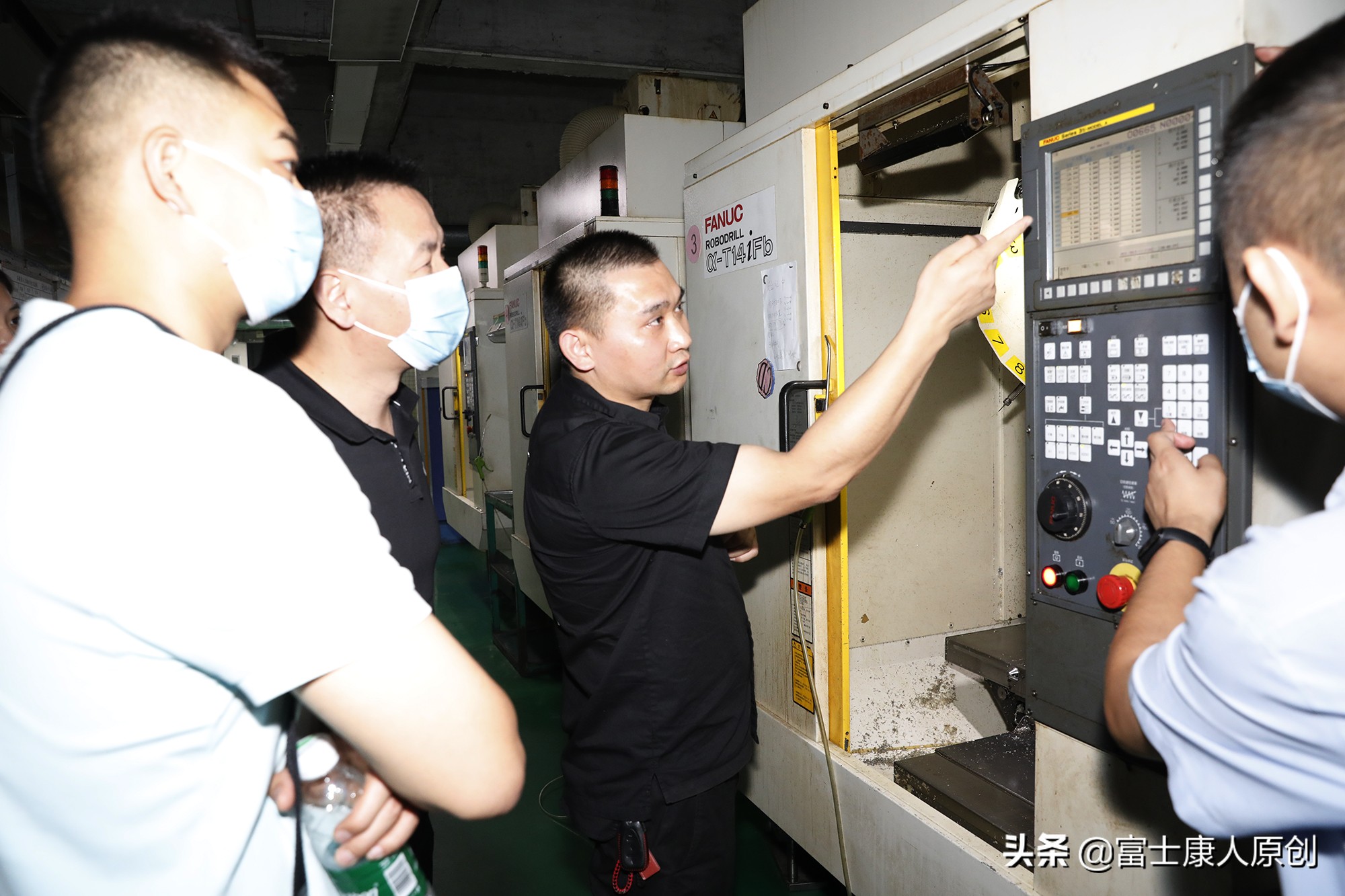 富士康小伙打工被骗,进厂打工的真实生活成都富士康