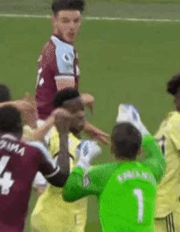 男足比赛场面,男足笑死对手