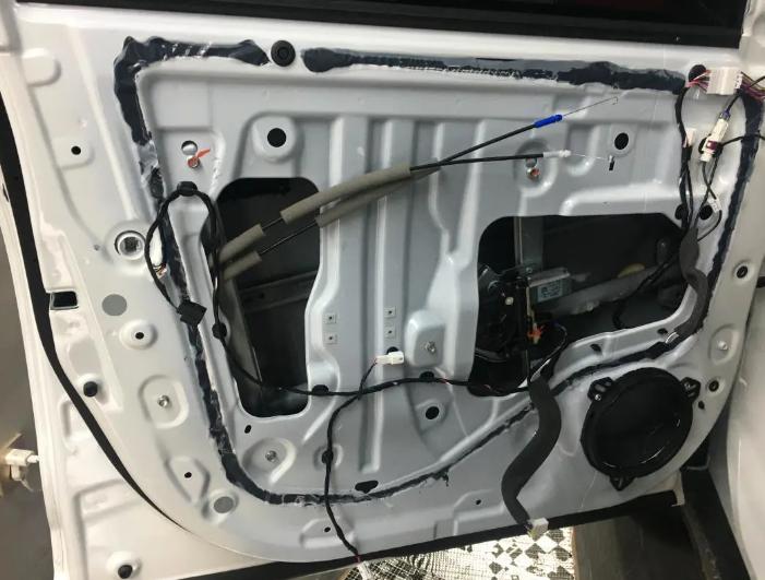 广汽传祺gs8两驱豪华智联版音响,22款广汽传祺gs8加装中置喇叭