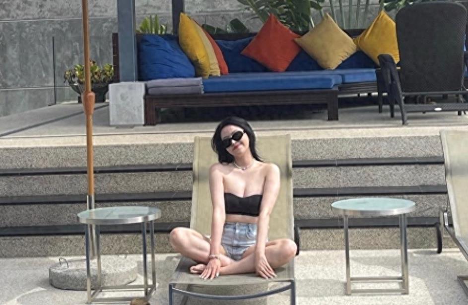 秀上围、露*裤底**，这4位“衣不蔽体”的星二代到底图什么？