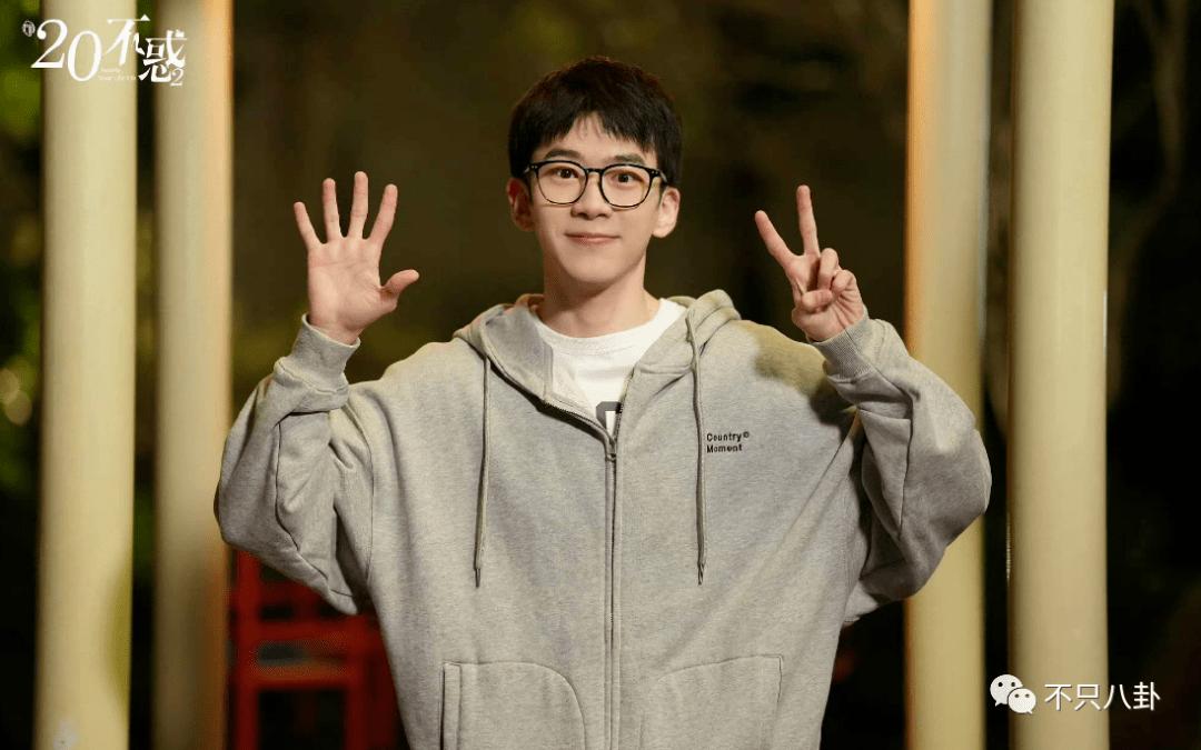 顶级网红逐梦娱乐圈，结果她被骂颜值太普通？