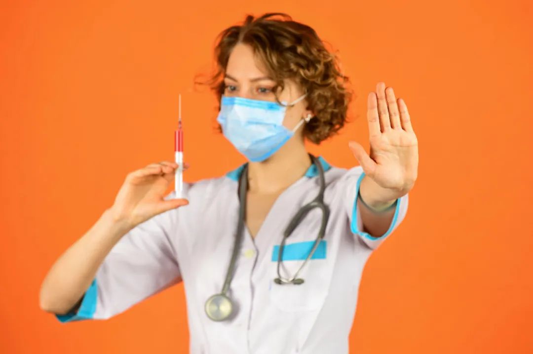 磕到破皮结痂抠掉了怎么办,磕到手肘麻筋破皮流血了