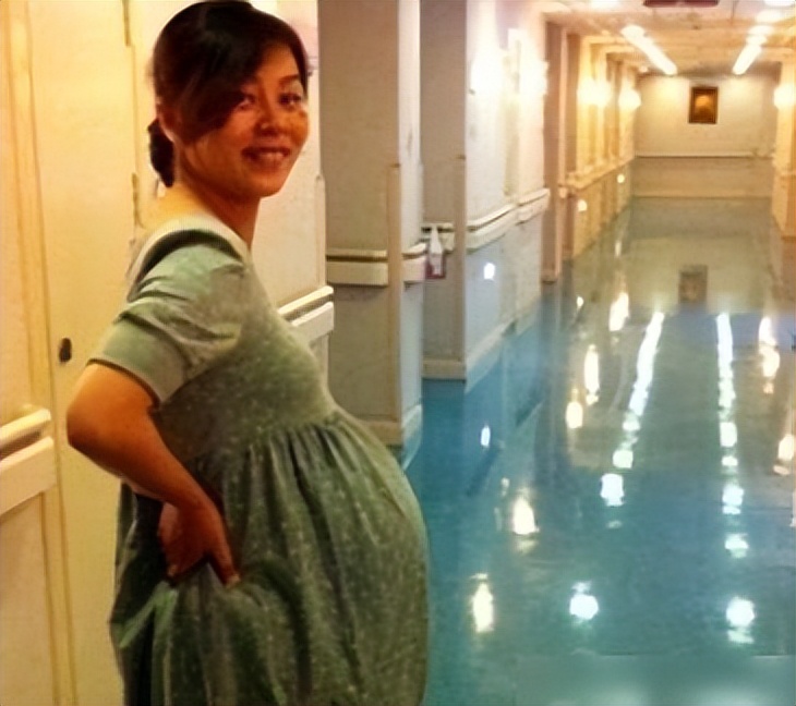 张艺谋毕业典礼,张艺谋参加长子毕业礼