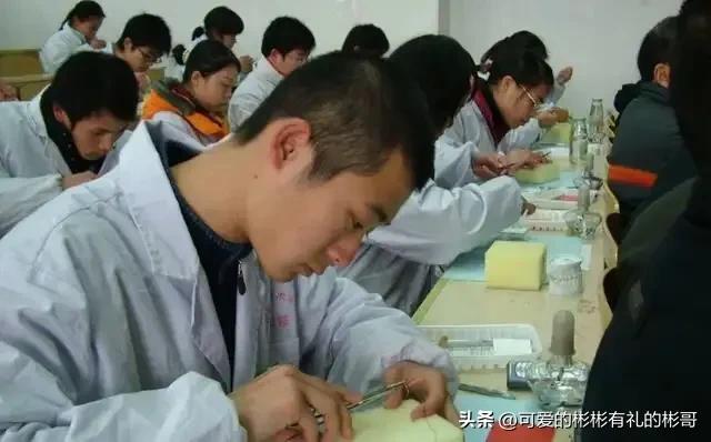 免费定向医学生有什么坑,免费医学定向生值不值得报