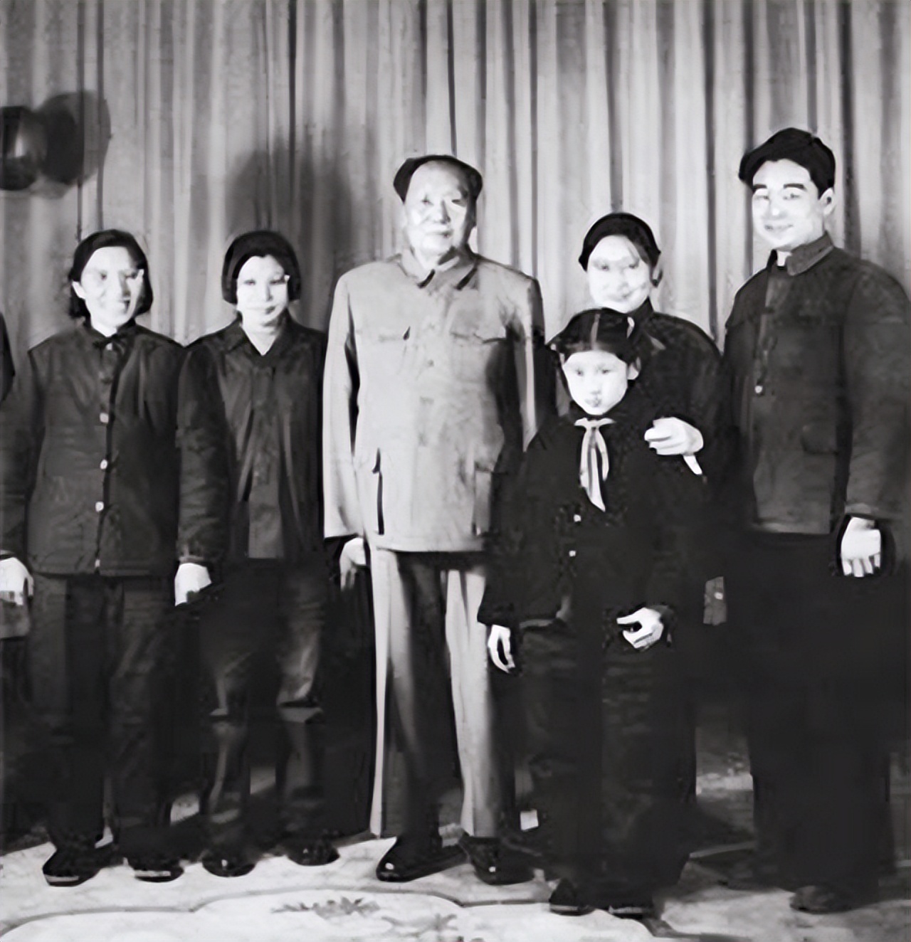 海南发现一山头长得像毛主席,孔令华跪地流泪,李讷也都感叹很像