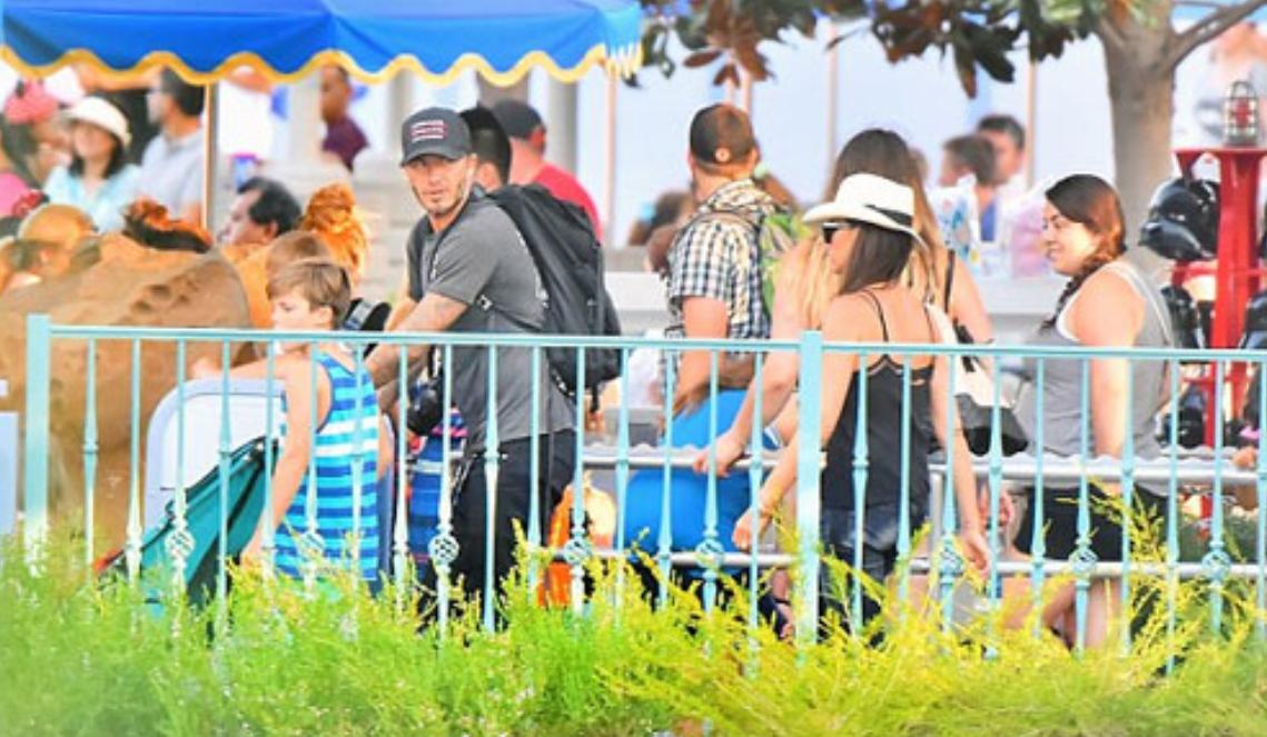 负债21亿住豪宅,负债6亿住17万酒店