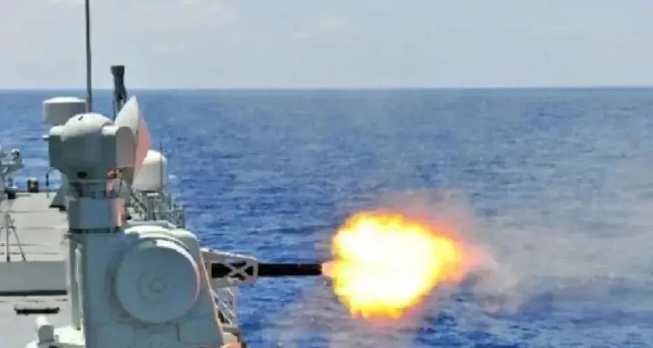 日本在中国海域军演最新消息,解放军向南海发射2枚导弹