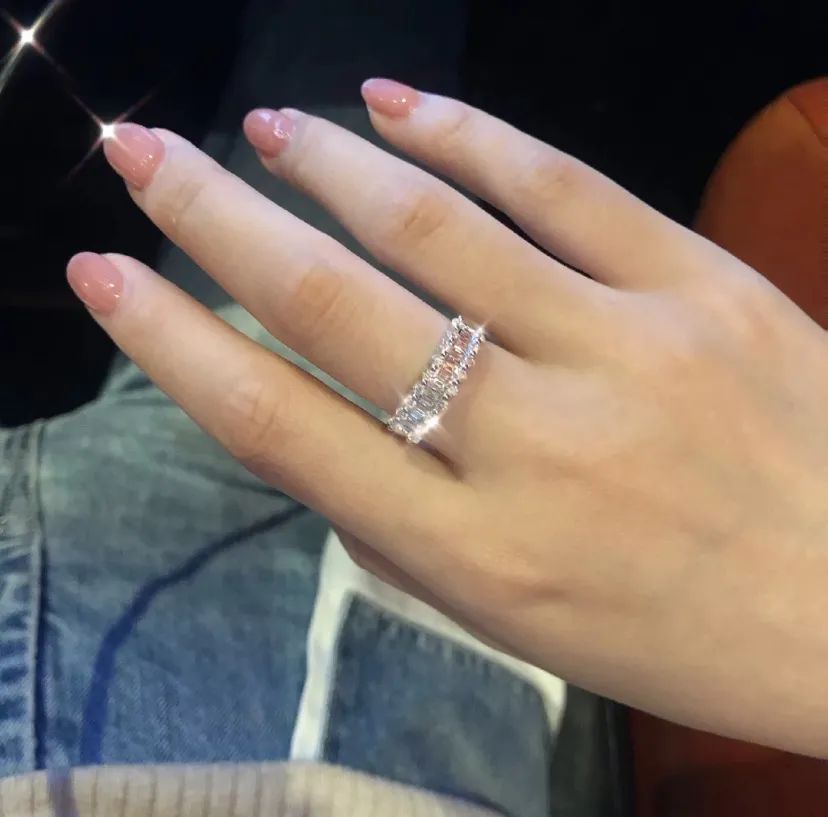 最有仪式感的钻戒,情人节仪式感小女孩