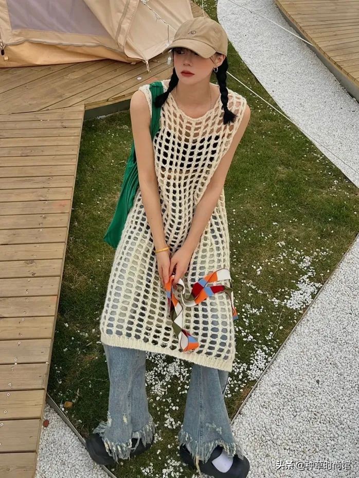 今年流行穿什么裤子和裙子,今年流行裙子配什么裤子