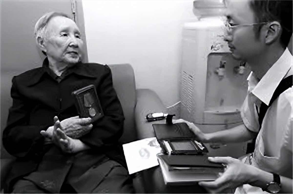 1997年重庆老妇访问朝鲜，祭拜金日成后，提出了一个大胆的建议