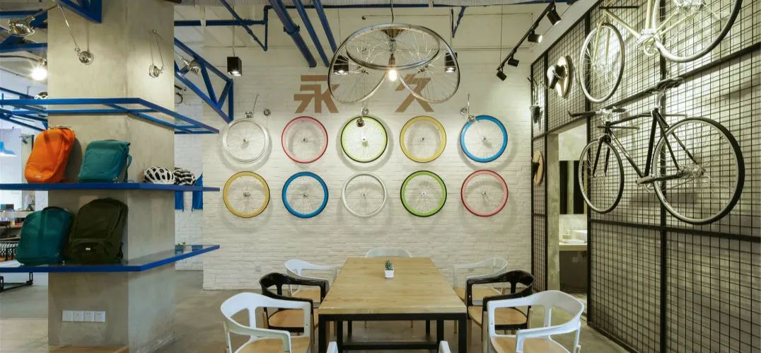 看完大嘴猴、易捷加油、狗不理开的咖啡店，谁能忍住不发朋友圈