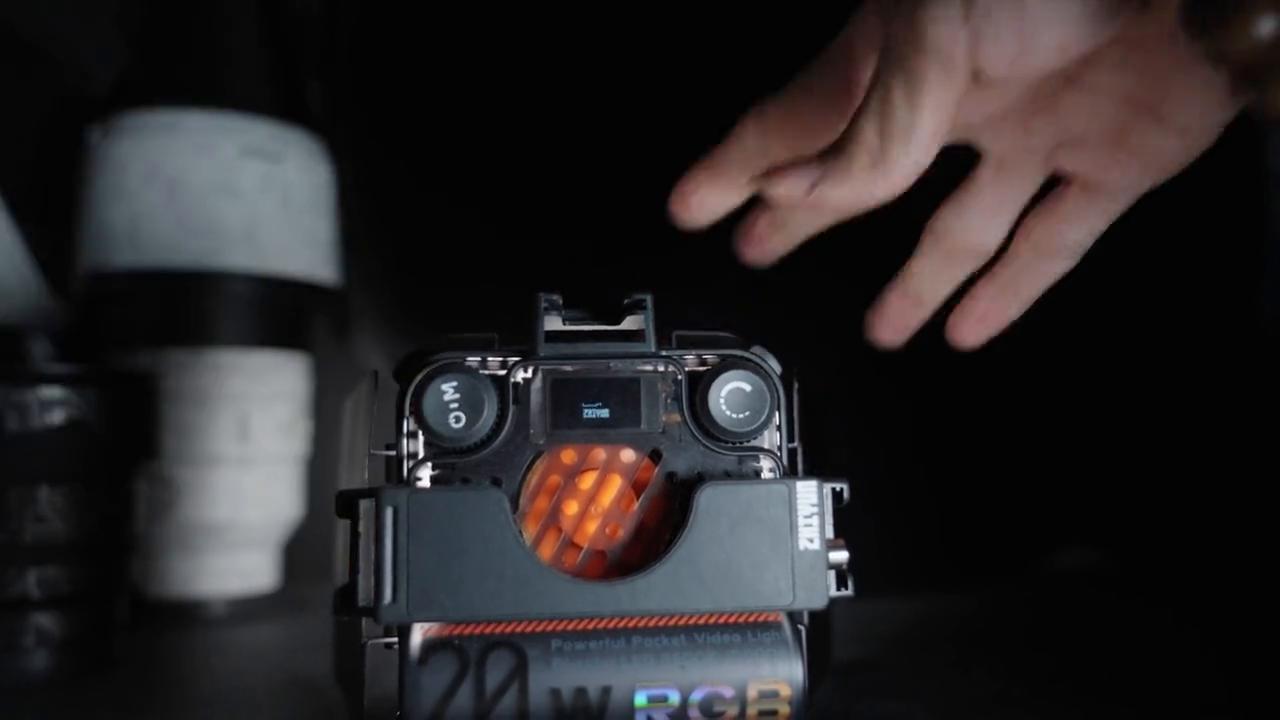 智云五倍m20c补光灯评测,智云m20c口袋灯测评