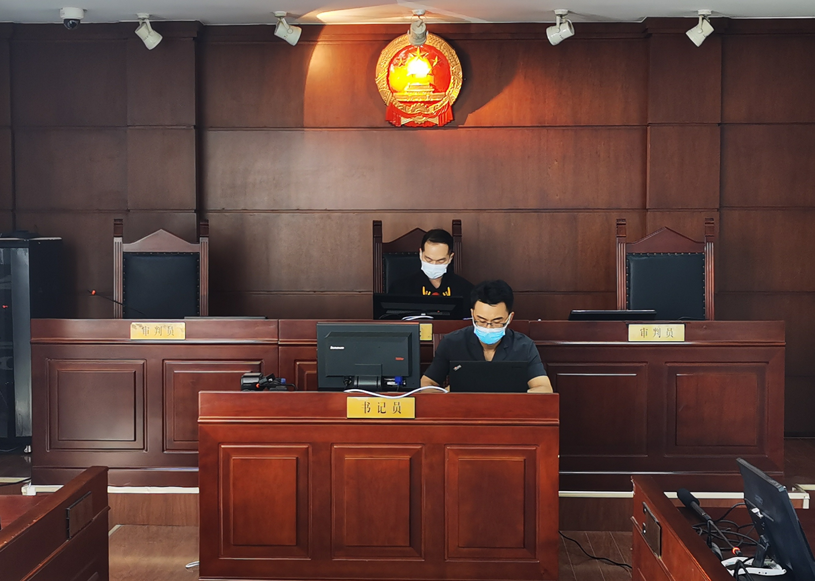 未成年人租车撞坏怎么赔偿,未成年租豪车被撞