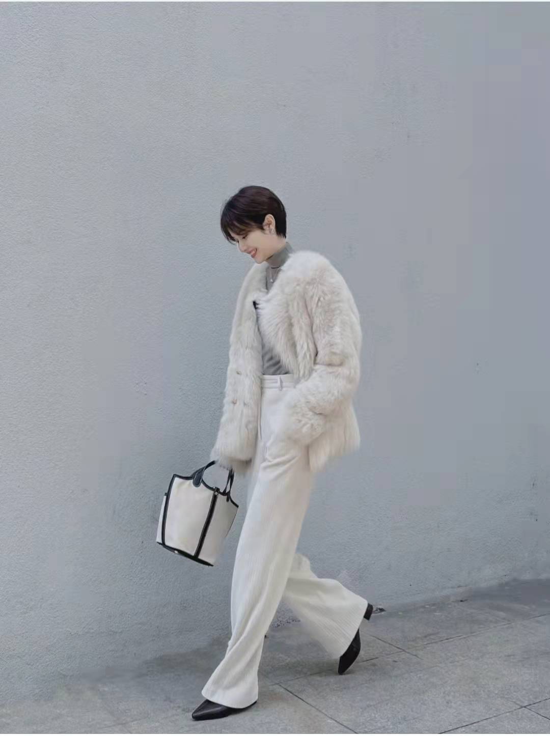 短款皮草马甲怎么搭配下装,短款皮草怎么搭配下装才好看