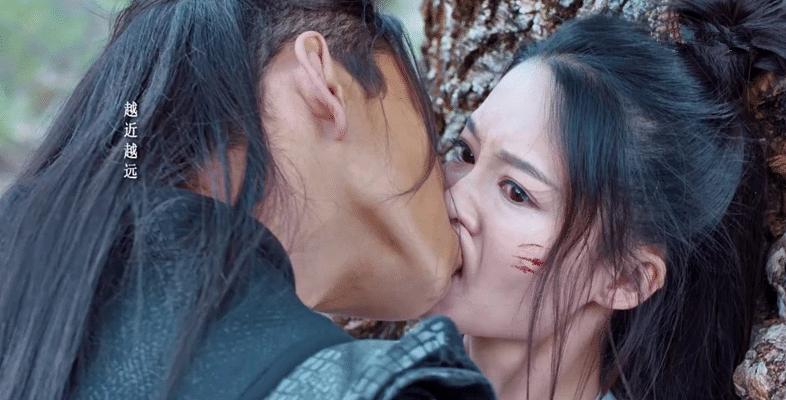 强吻、摸胸、扯裙子，这些男星到底是真投入，还是想揩油？