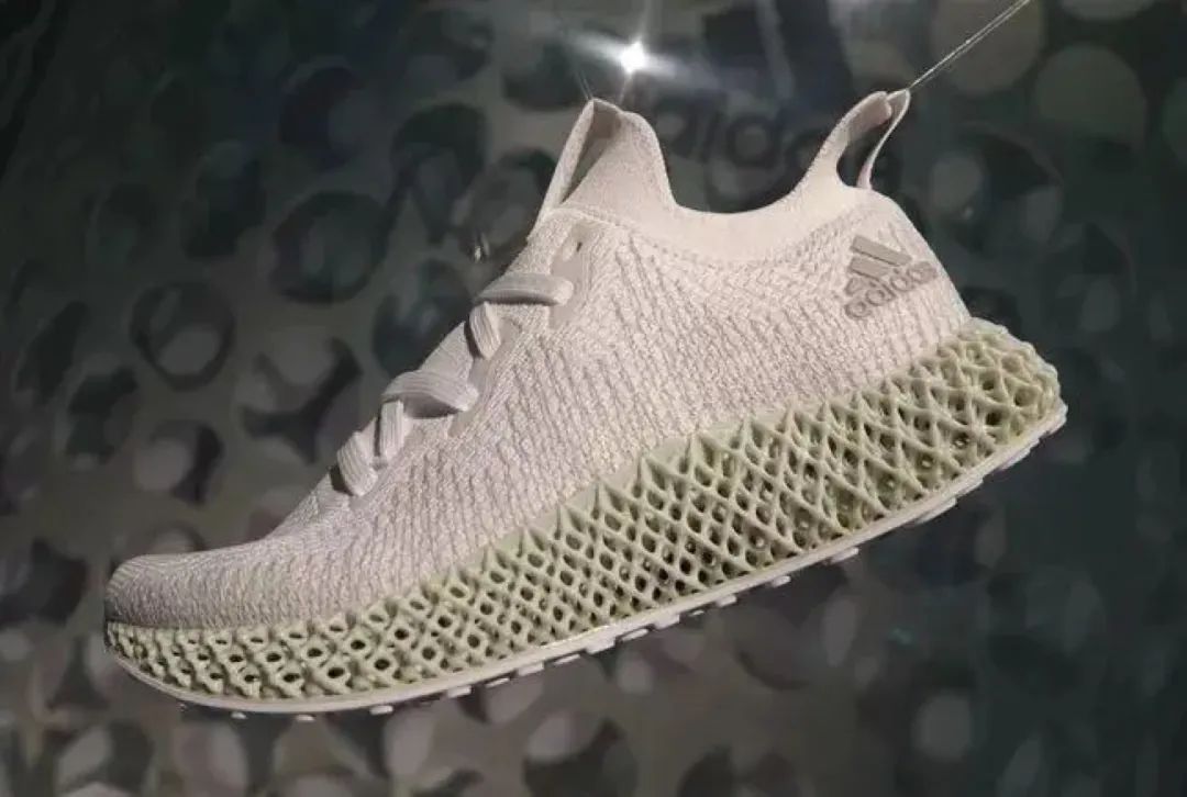 阿迪达斯市场下滑严重,阿迪达斯净利暴跌近八成