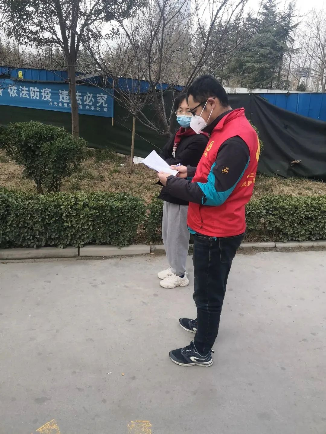 抗击疫情他们步履不息,抗击疫情他们义无反顾