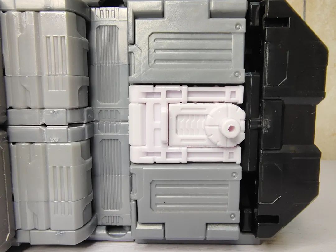 合体嘛，不寒碜——传世指挥官级汽车大师开箱测评