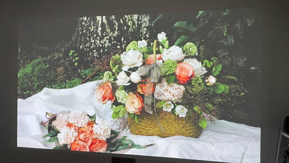 有它，挤啥电影院？AOCL1智能投影实测：2500ANSI流明+帝瓦雷调音