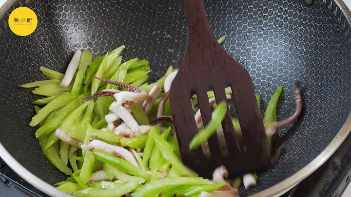 鲜鱿鱼炒西芹要怎么做才好吃,西芹炒鱿鱼花的家常做法图片