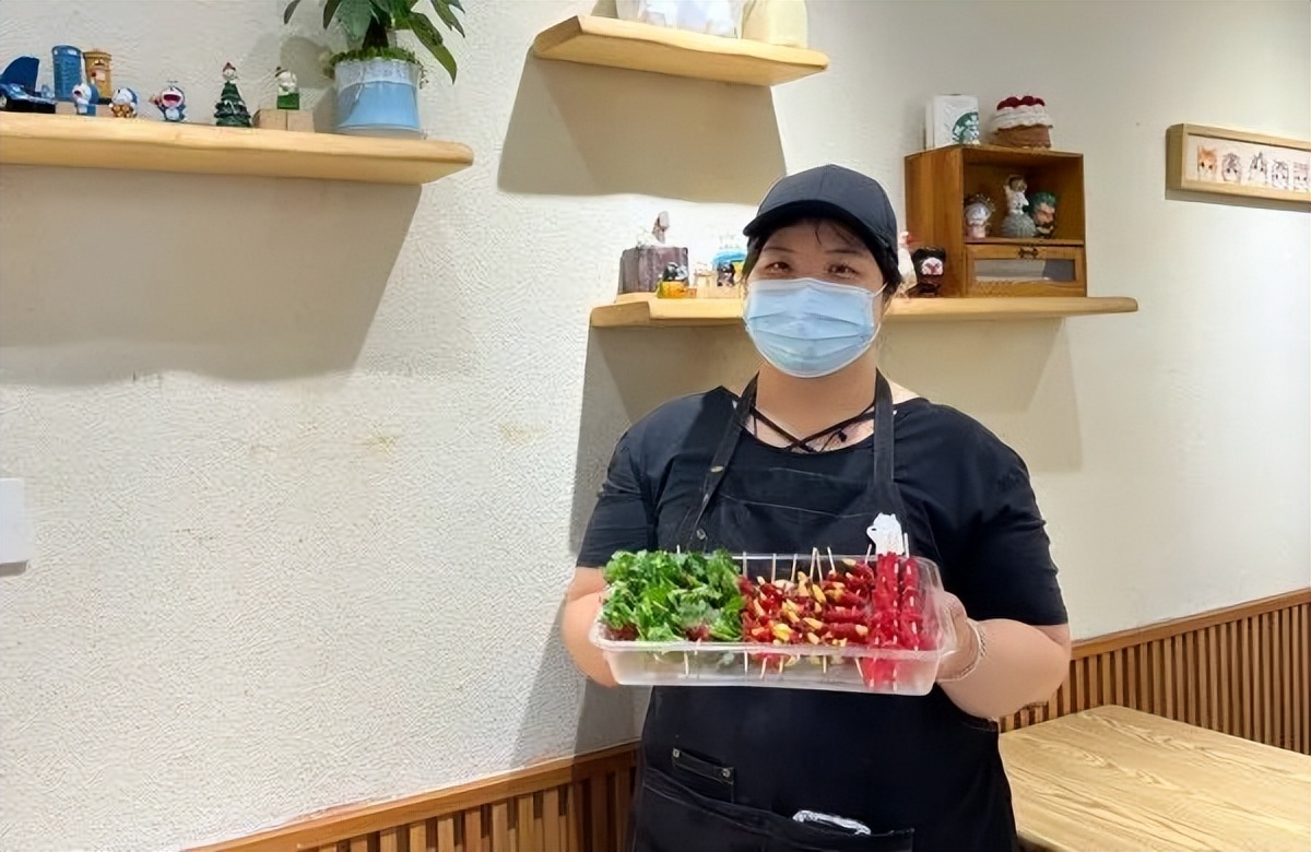 【夜市梦想家】学平面设计的她在南宁平西路开炸串店！爸妈鼓励：想做就去做