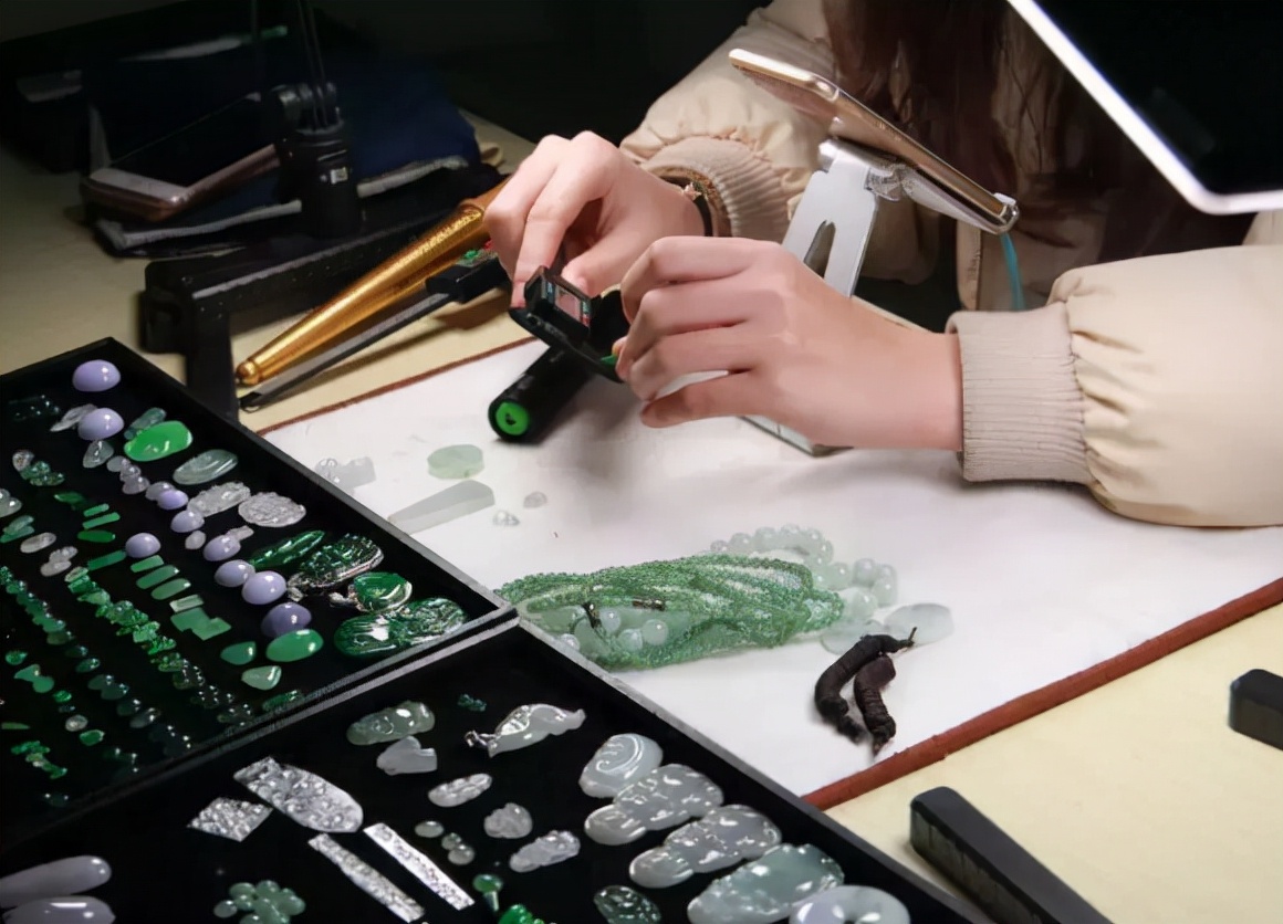 315翡翠打假视频完整版,315直播间的翡翠是真的吗