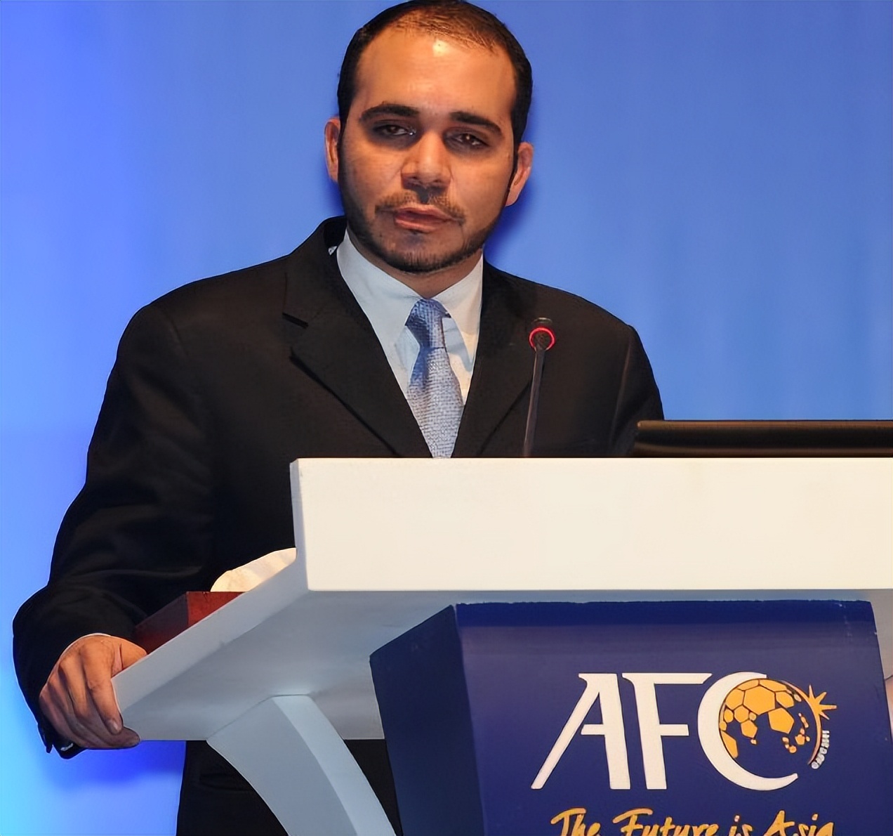 约瑟夫布拉特扔钞票,约瑟夫布拉特卡塔尔