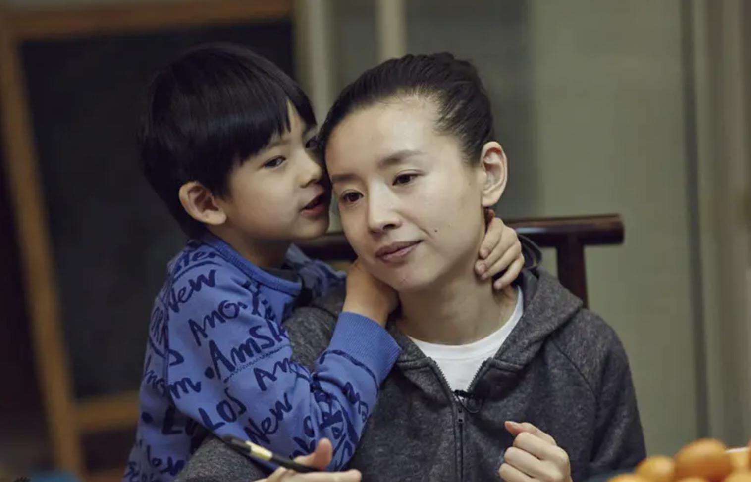 素颜是灾难，化妆是整容，这9位女明星的真实颜值，前后反差巨大