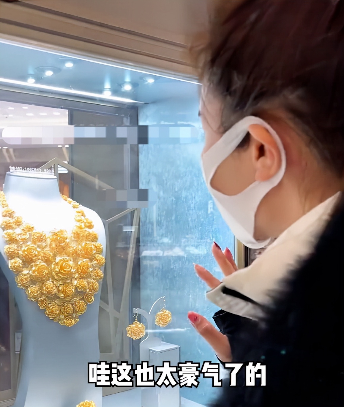 ​猴哥婚礼倒计时21天，妻子独自挑婚纱、五金，他却一心忙事业