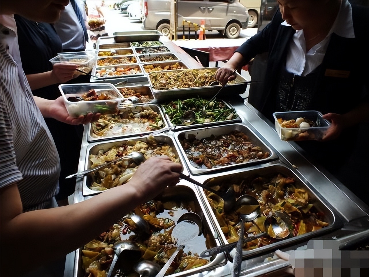 十元盒饭姐现状,官方回应安徽十元盒饭姐事件