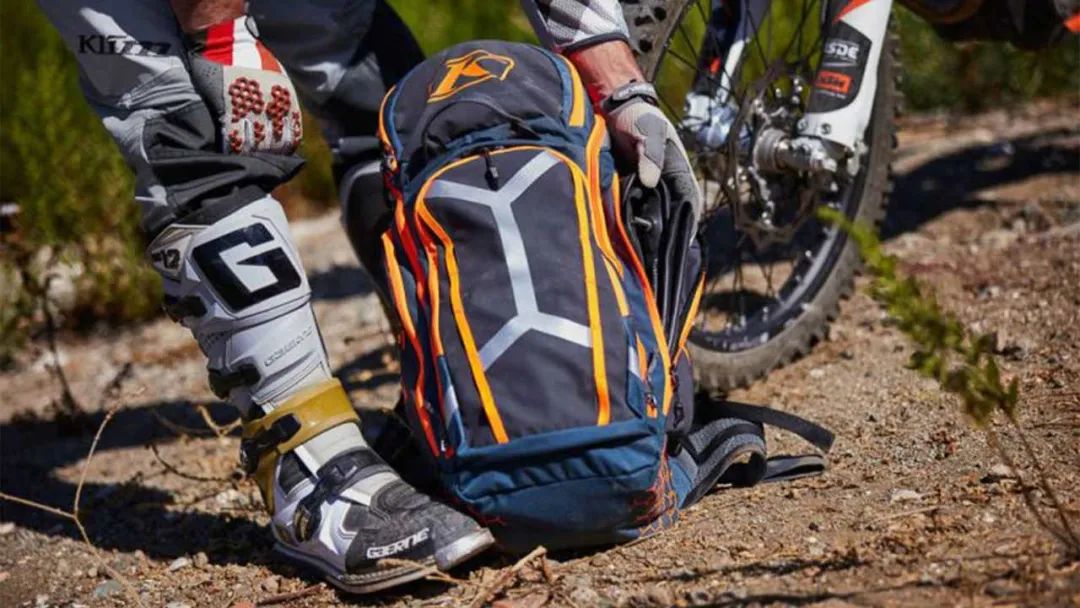 背包男士越野旅行包,骑行越野背包