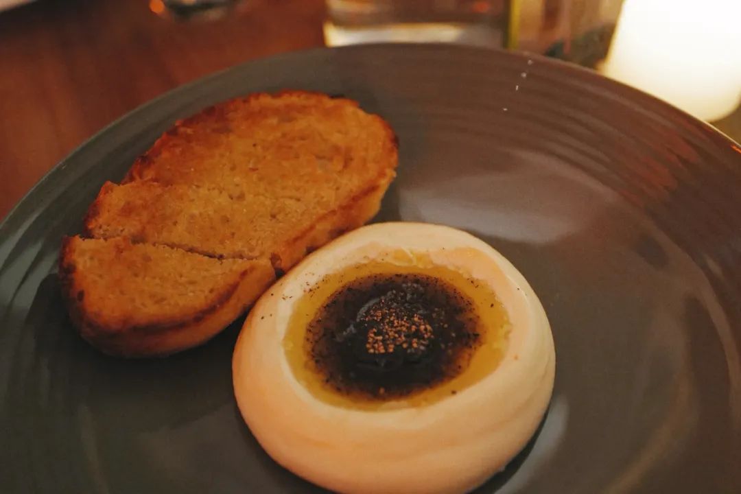 配备一星米其林黑珍珠餐厅,比米其林黑珍珠高端的餐厅