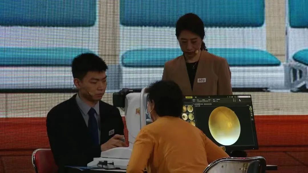 玩手机玩多了失明前兆,男子熬夜玩手机数小时差点失明