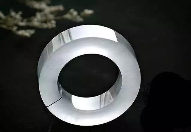 顶级玻璃种翡翠原石切割视频,顶级玻璃种全脱沙翡翠原石