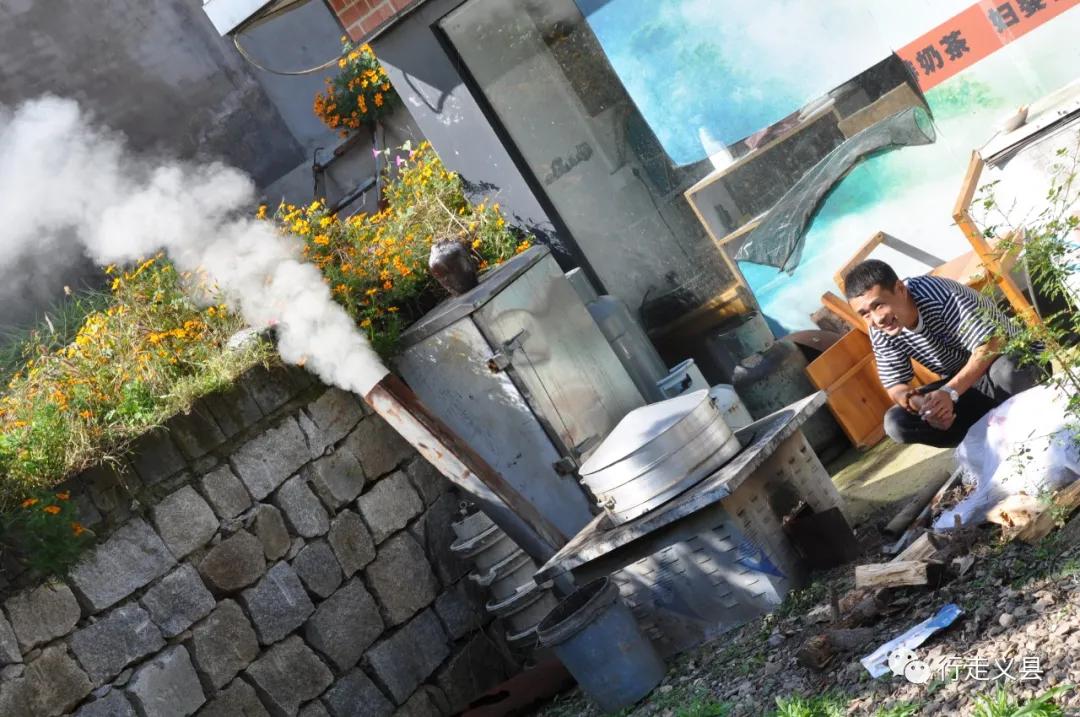 金秋十月看万山红遍层林尽染,金秋十月看红叶的诗句